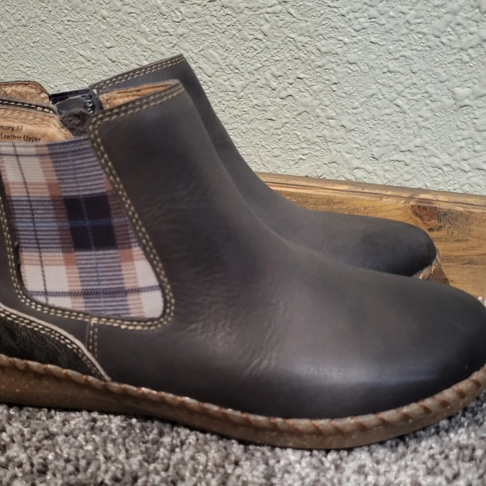 Gray Ankle Boots with Plaid Detail